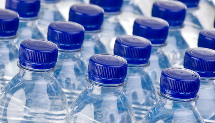 Garrafas de plástico