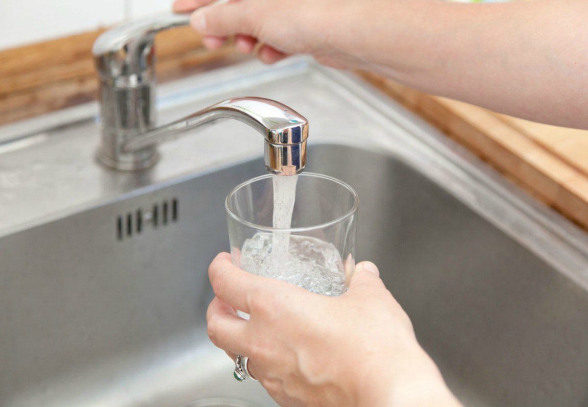 agua potável torneira