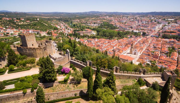 vista panoramica aerea da cidade do fron monastrty convento de cristo de tomar 95482557