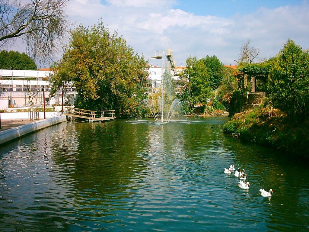 1200px Rio Almonda em Torres Novas