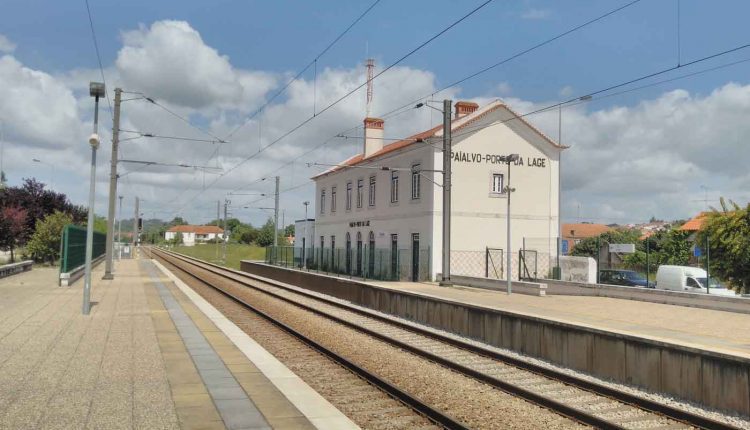 The building of Paialvo Porto da Lage train station
