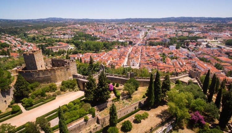 vista panoramica aerea da cidade do fron monastrty convento de cristo de tomar 95482560
