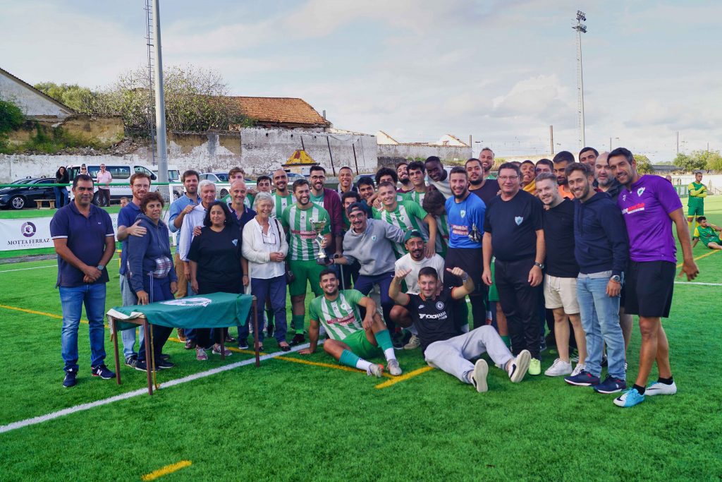 Entrega de prémio aos Dragões