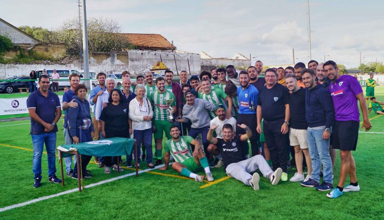 Entrega de prémio aos Dragões