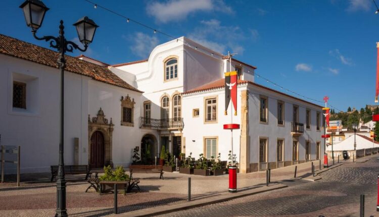 Vila Galé quer contratar