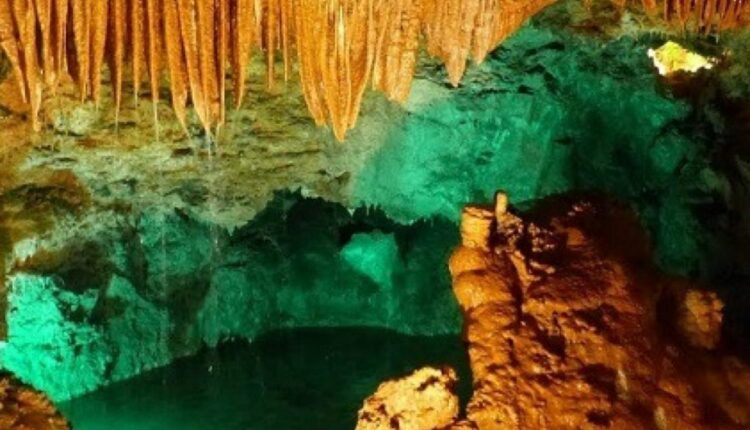 Chuva intensa inunda Grutas de Mira de Aire. Visitas do público estão suspensas