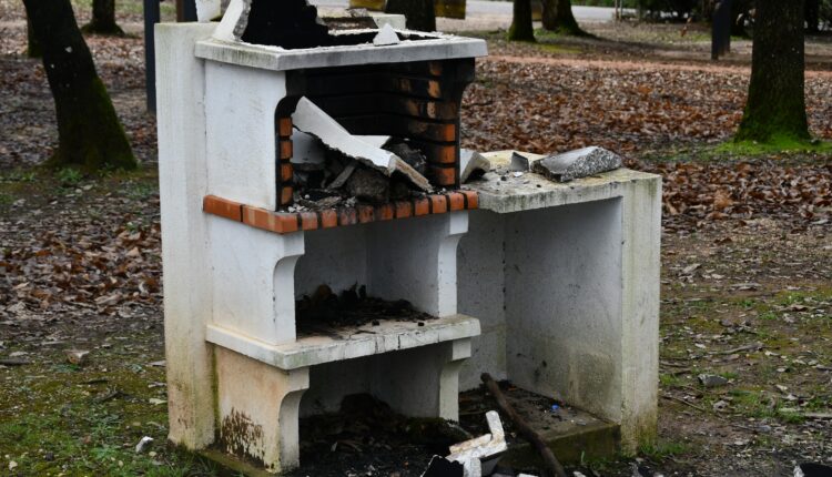 Atos de vandalismo em espaços públicos