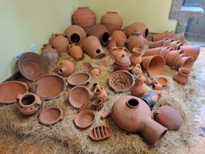 Antiga Escola da Charneca da Peralva pode vir acolher espaço de Cerâmica e Museu 