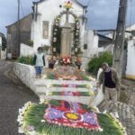 Olalhas mostra arte na decoração das ruas para o culto do Senhor dos Passos