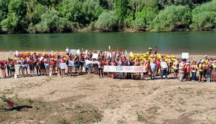 Constância: 120 pessoas numa ação de protesto contra construção de novo açude no rio Tejo