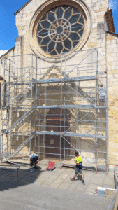 Começaram hoje as obras de conservação no Pórtico da Igreja de Santa Maria dos Olivais