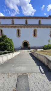 Começaram hoje as obras de conservação no Pórtico da Igreja de Santa Maria dos Olivais