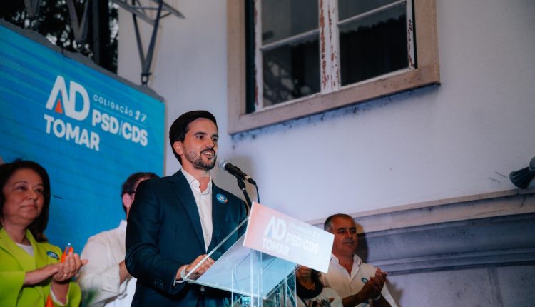 No seu discurso, Tiago Carrão deixou dois alertas diretos a Luís Montenegro, sublinhando preocupações da população de Tomar e da região do Médio Tejo