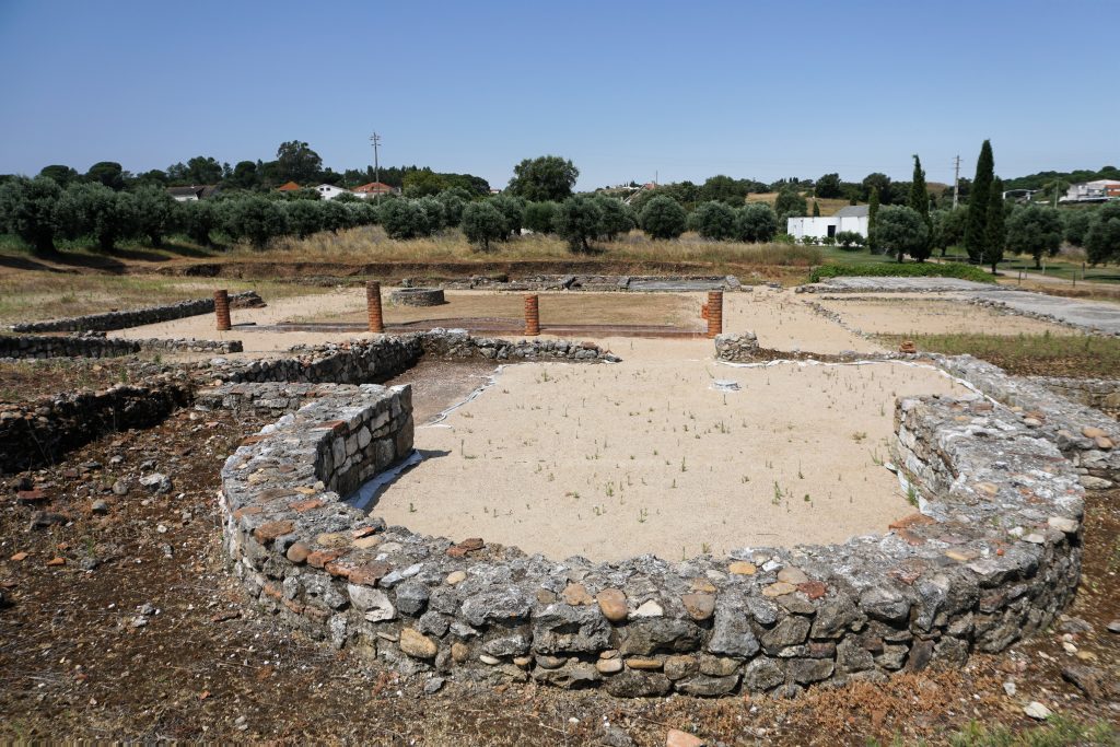 Ruinas romanas 02 de Vila Cardilio Torres Novas Portugal Mundo Indefinido