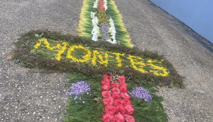 Olalhas mostra arte na decoração das ruas para o culto do Senhor dos Passos