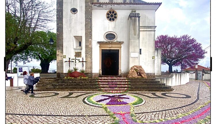Olalhas mostra arte na decoração das ruas para o culto do Senhor dos Passos
