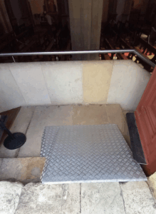 Começaram hoje as obras de conservação no Pórtico da Igreja de Santa Maria dos Olivais