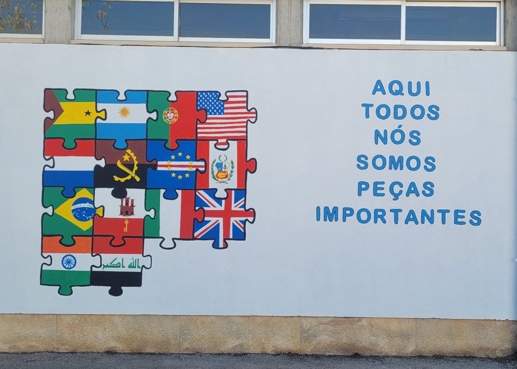 “Aqui todos nós somos peças importantes” – o mural da EB1/JI Templários construído pelos alunos
