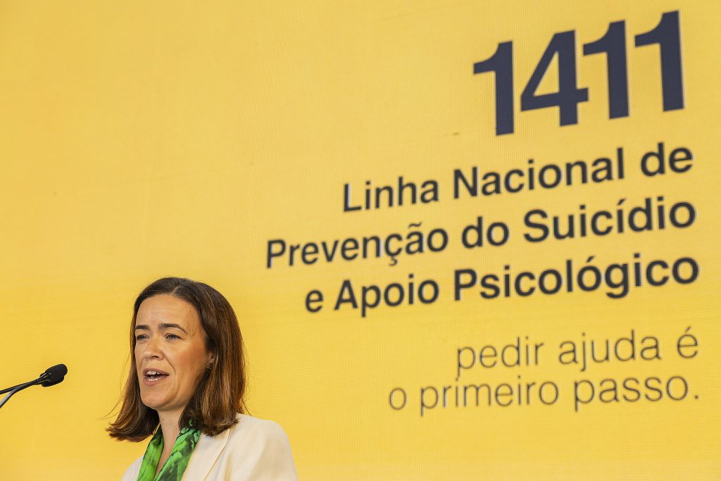 Nova linha para prevenir o suicídio entrou hoje em funcionamento