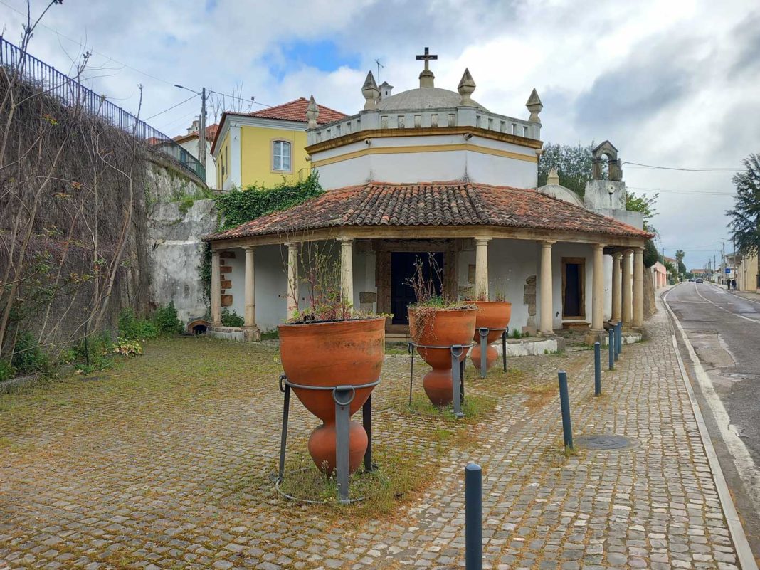 Tomar: Aspeto desolador nas imediações da Capela de São Gregório ensombra a sua beleza e história