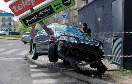 Despiste provoca dois feridos em Santarém