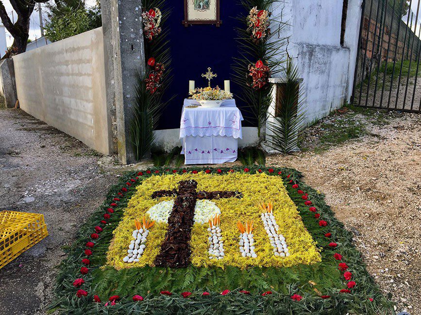 Olalhas engalanou-se para a procissão do Senhor dos Passos