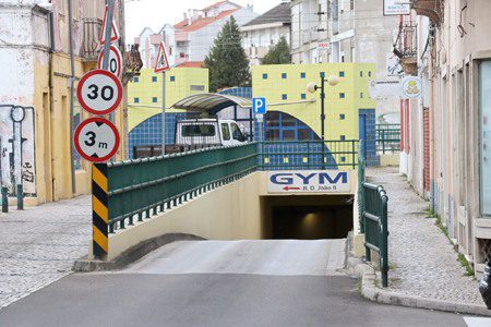 Entroncamento: Encerramento da passagem inferior ao trânsito no acesso da Rua 5 de Outubro