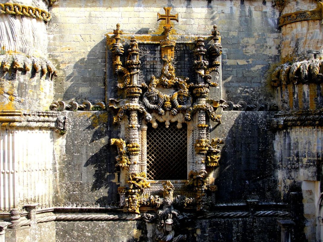 DGPC vai apresentar projeto de intervenção, conservação e restauro da janela manuelina e das fachadas da igreja