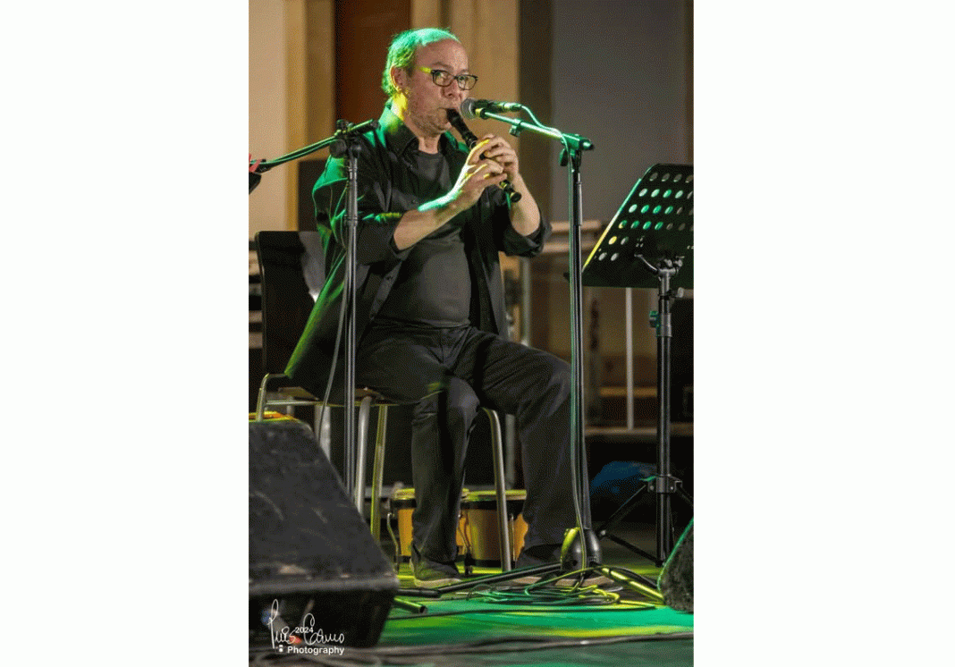 Paulo Serafim procura parte da sua flauta que perdeu em Alvaiázere