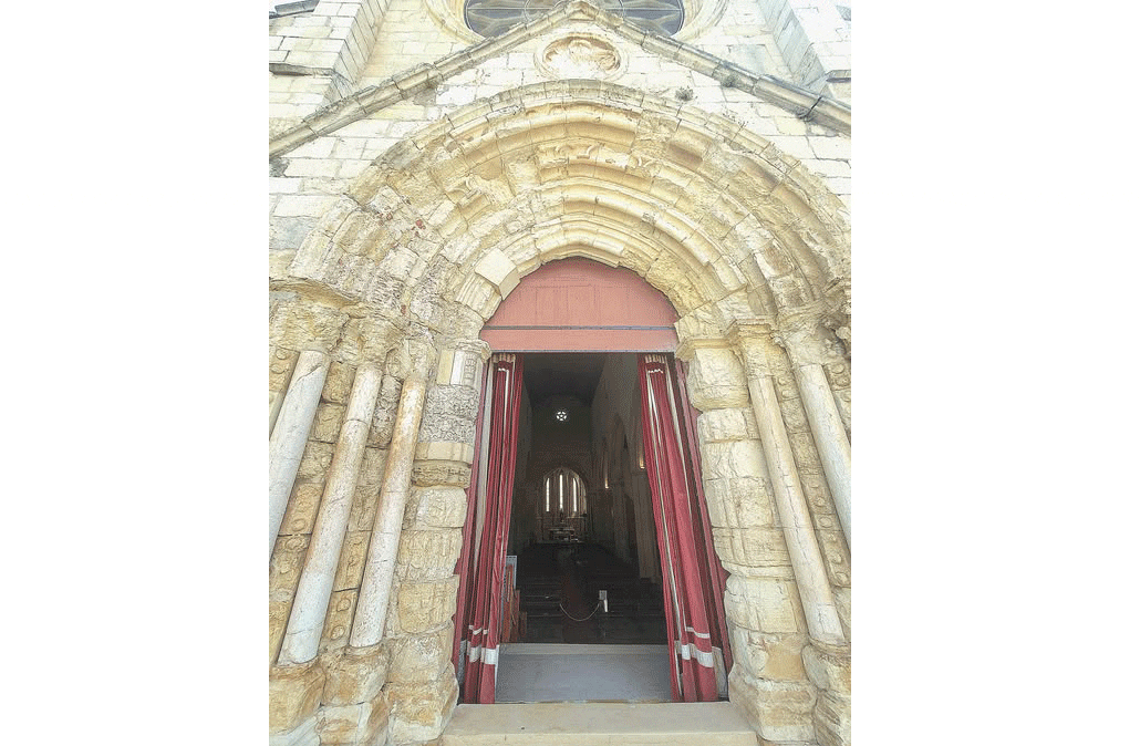 Pórtico da Igreja de Santa Maria dos Olivais vai ser intervencionado