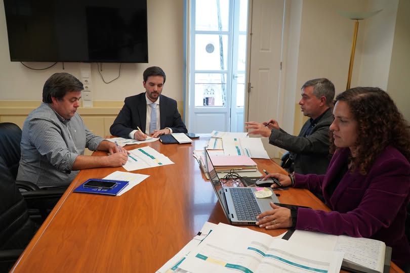 Promete uma reorganização estratégica referente aos investimentos em causa.