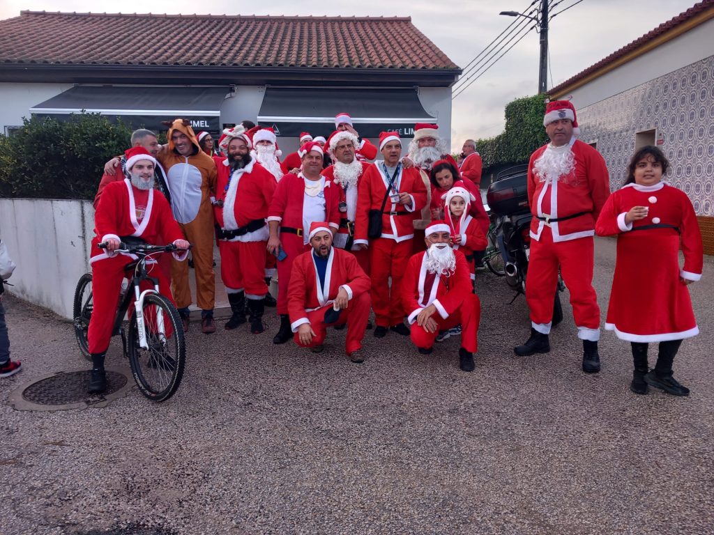 Mas não foi só a Linhaceira que viu passar tão colorido cortejo, os Pais Natal deslocaram-se também à localidade de Asseiceira e Santa Cita