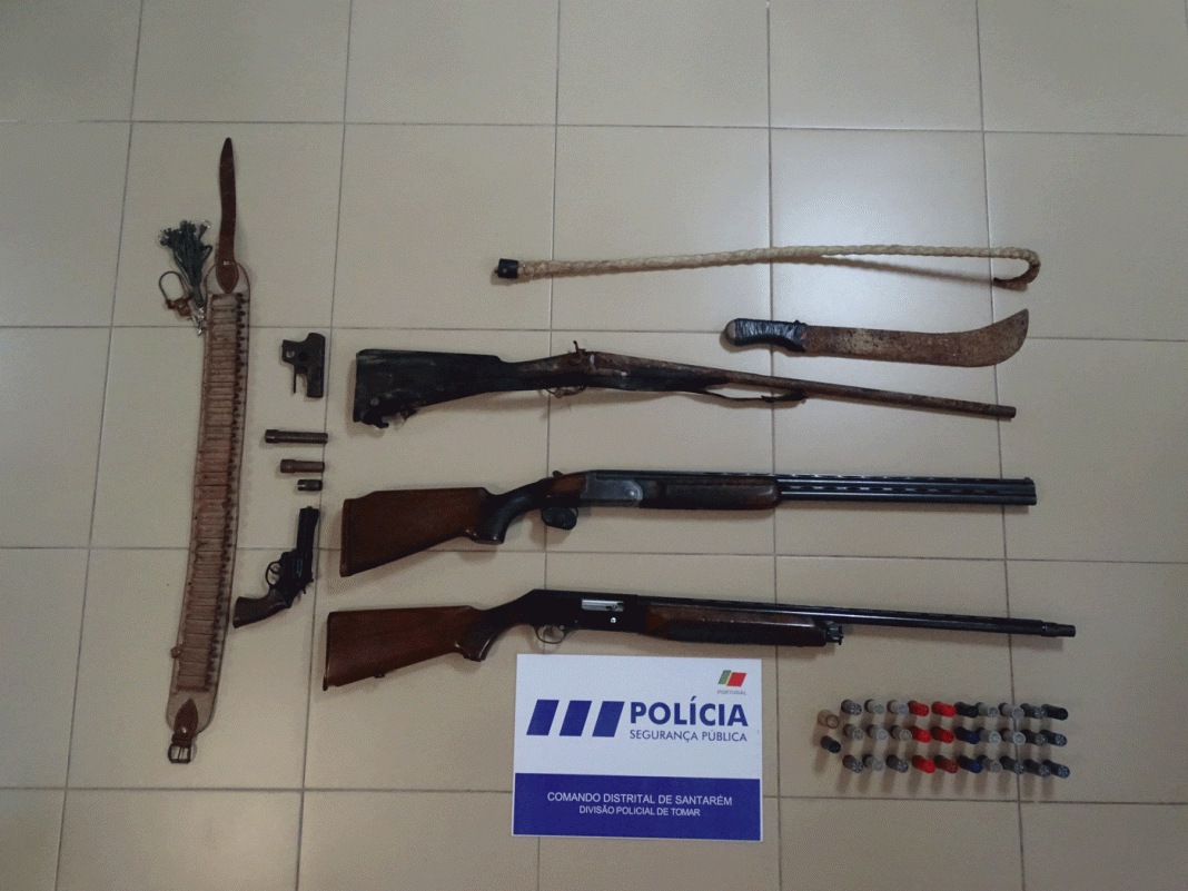 Tomar: Rusga da PSP ao Centro Comunitário de Apoio Familiar, situado junto à GNR, apreende armas e deteve um indivíduo