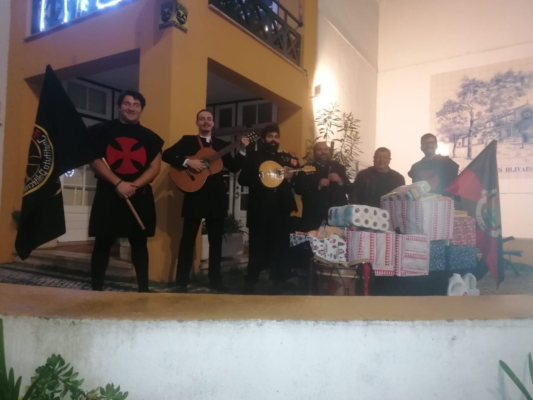 Tuna Templária do IPT entrega cabaz solidário