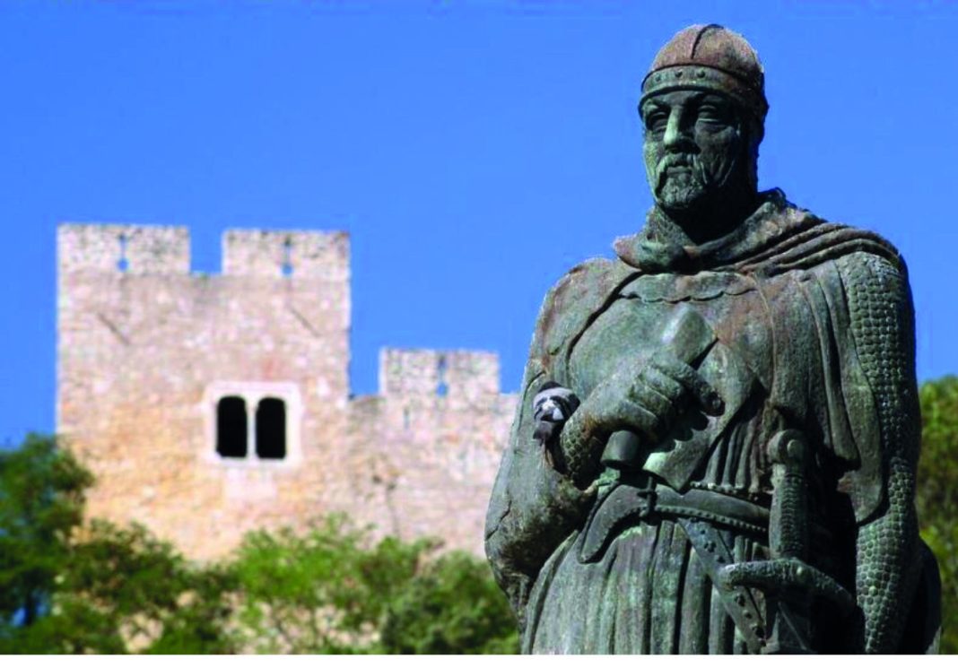 Leona Spring grava tema musical «A World of Love and Peace». Vídeo clip tem imagens de Tomar C/vídeo