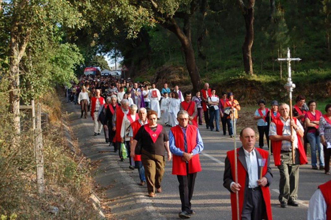 Via-sacra de Dornes, a única peregrinação de quatro quilómetros do país