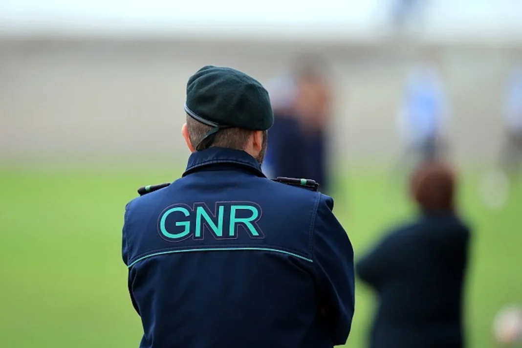 GNR detém três homens suspeitos de simular acidentes para burlar idosos