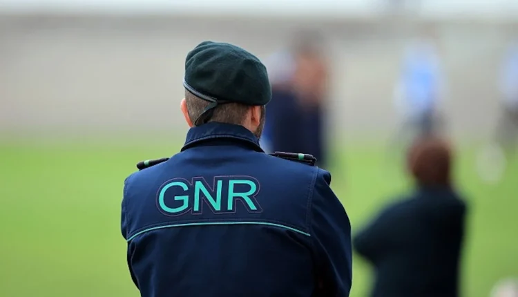 GNR detém três homens suspeitos de simular acidentes para burlar idosos