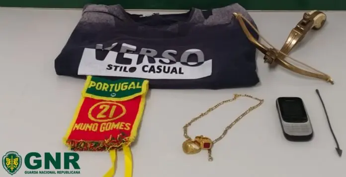 Homem de 43 anos ficou em prisão preventiva por roubo e furto em residência