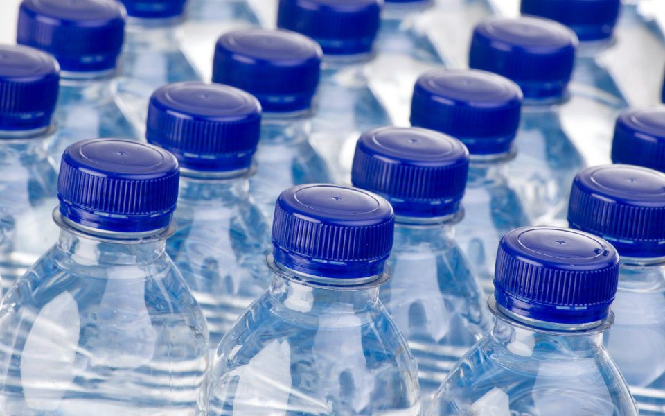 Entroncamento já tem máquina para devolução de garrafas de bebidas em plástico