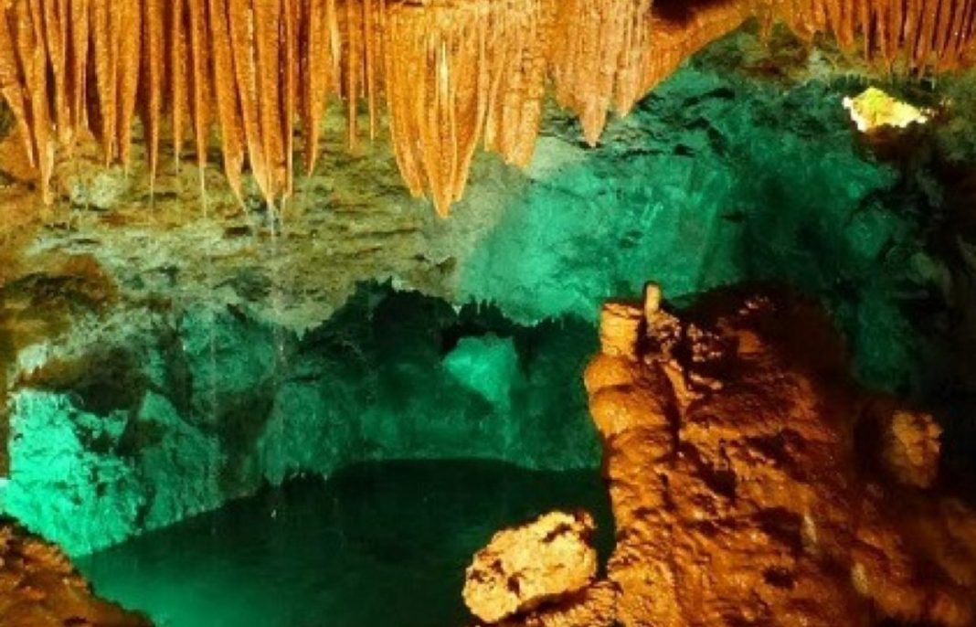 Chuva intensa inunda Grutas de Mira de Aire. Visitas do público estão suspensas