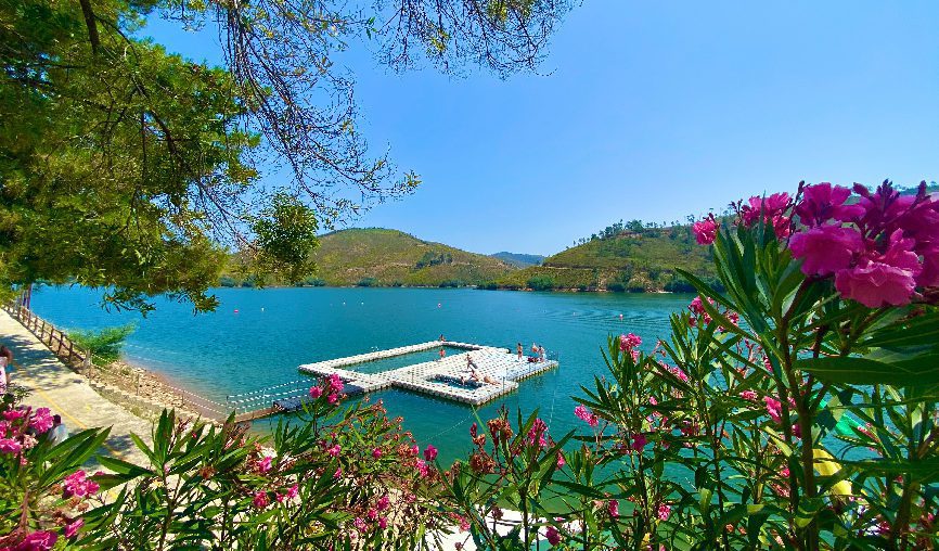 Montagem Praia Fluvial do Lago Azul