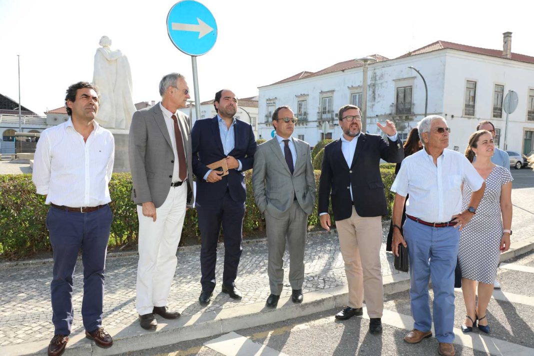 Ministro da Cultura em Santarém para conhecer o projeto do Museu de Abril e dos Valores Universais