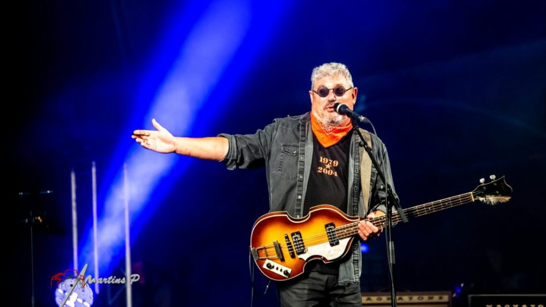 Vocalista dos Xutos e Pontapés assistido no Hospital de Santarém