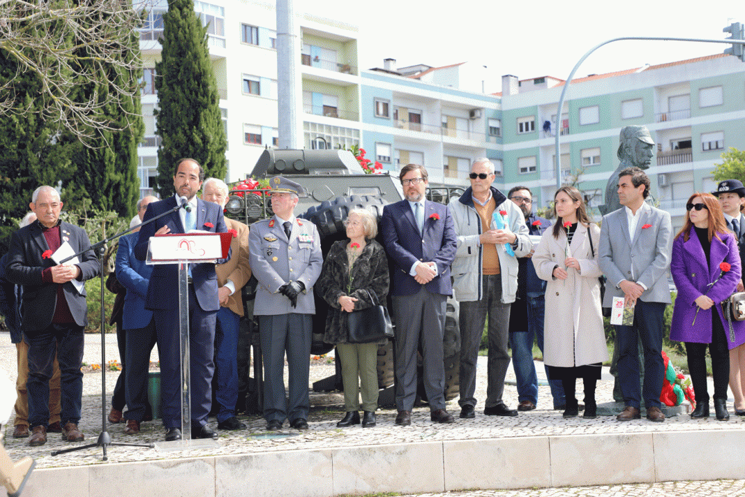 “Cravos para Salgueiro Maia” no dia 25 de Abril em Santarém