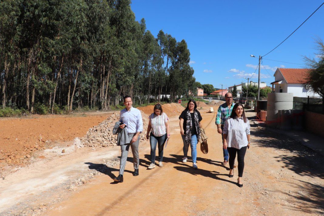 Presidente da Câmara de Ferreira do Zêzere visita obras na vila