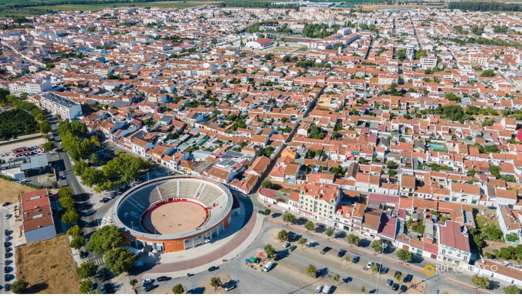 Presidente da Câmara de Almeirim faz balanço da atividade do município nas redes sociais