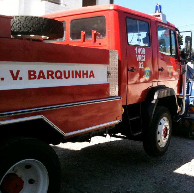 Mini-tornado hoje na Moita do Norte deixa família desalojada