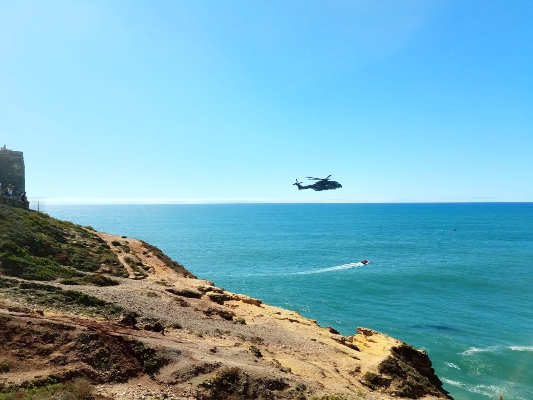 Efetuadas buscas por homem desaparecido na praia do Norte na Nazaré