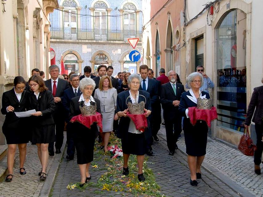Festa dos Tabuleiros: 1ª Saída das Coroas é já domingo, dia 9 de abril